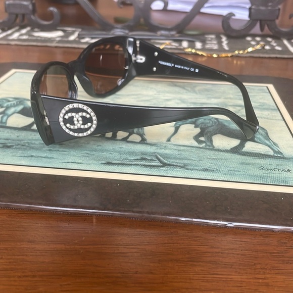 🌟🌟HOST PICK🌟🌟Chanel Black Sunglasses has a prescription in them, - Picture 2 of 9